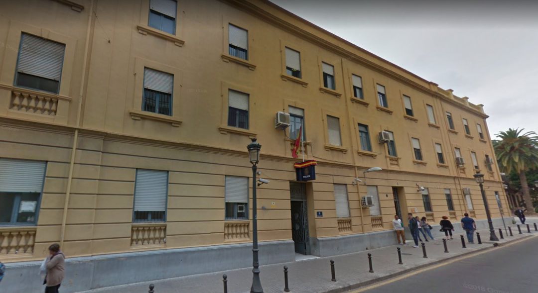 Comisaría de Russafa, donde ha tenido lugar la agresión a una policía por parte de un preso que estaba siendo trasladado Comisaría de Russafa, donde ha tenido lugar la agresión a una policía por parte de un preso que estaba siendo trasladado