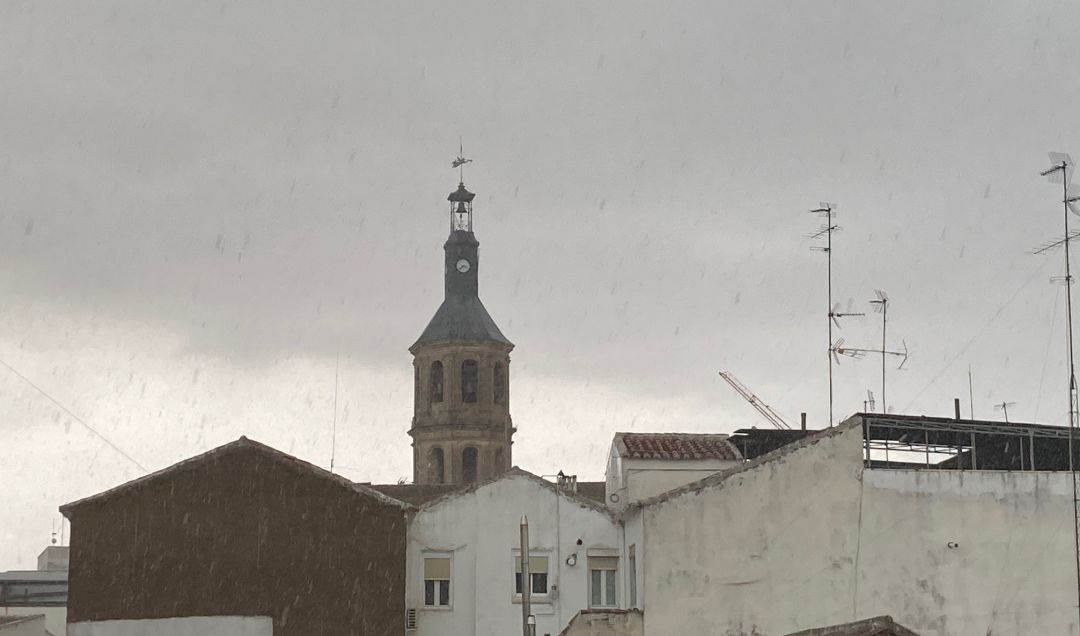 Imagen de Valdepeñas durante la tormenta de este miércoles Imagen de Valdepeñas durante la tormenta de este miércoles