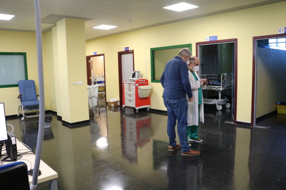Siete personas permanecen ingresadas en el Molina Orosa, cuatro de ellas en la Unidad de Cuidados Intensivos (UCI). Siete personas permanecen ingresadas en el Molina Orosa, cuatro de ellas en la Unidad de Cuidados Intensivos (UCI).