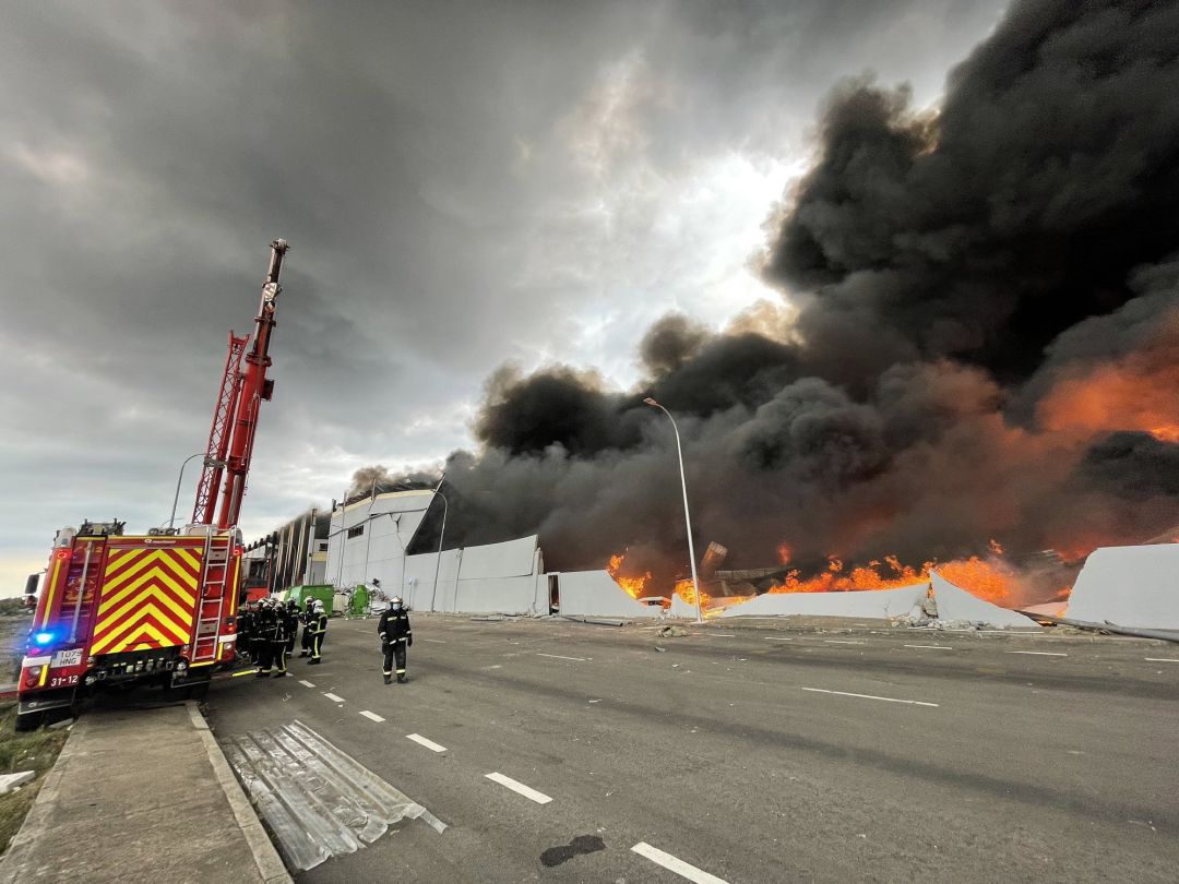 Incendio en una nave industrial de Seseña Nuevo (Toledo) Incendio en una nave industrial de Seseña Nuevo (Toledo)