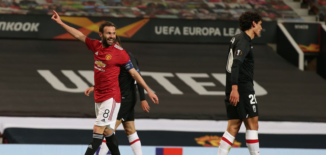 Juan Mata celebra el segundo gol inglés de la noche Juan Mata celebra el segundo gol inglés de la noche