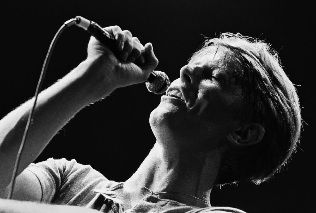 David Bowie actúa en 1978 en un concierto en el Sports Arena de San Diego, California. David Bowie actúa en 1978 en un concierto en el Sports Arena de San Diego, California.