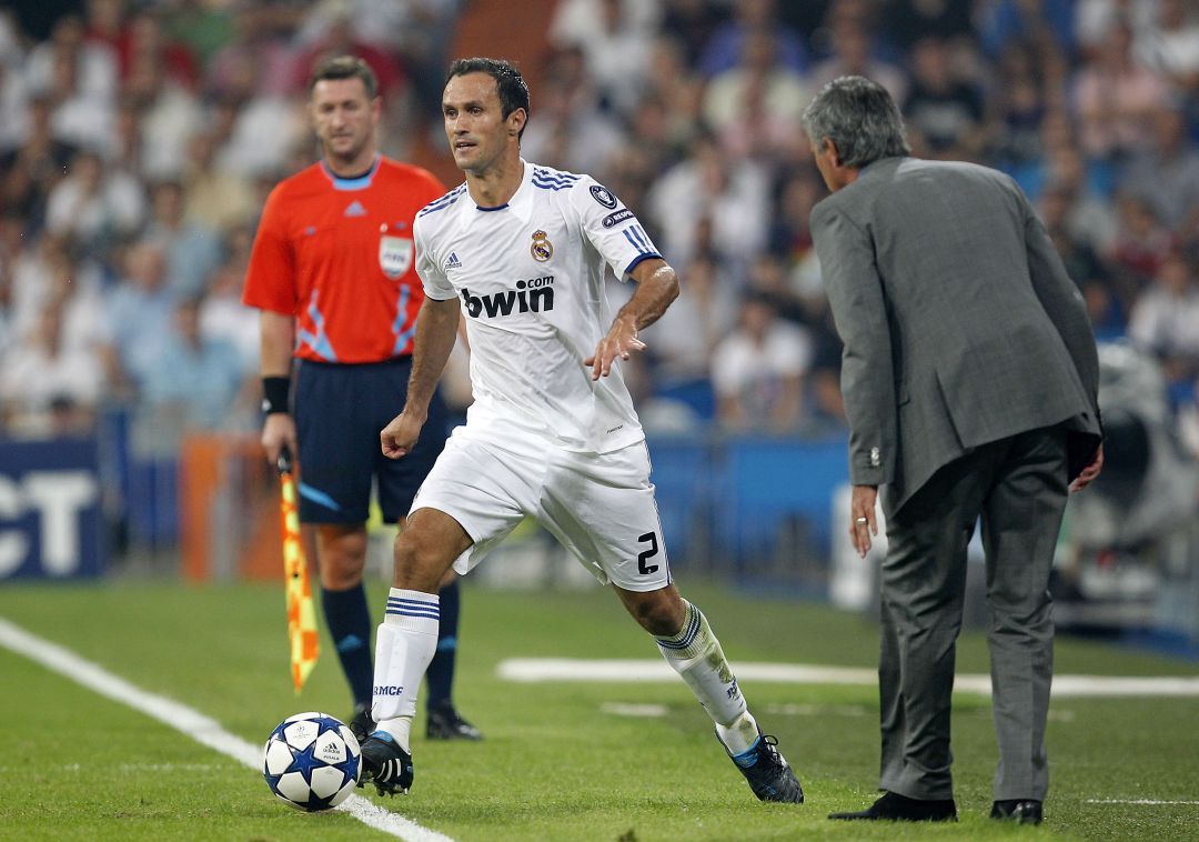 José Mourinho da órdenes a Ricardo Carvalho con el Real Madrid José Mourinho da órdenes a Ricardo Carvalho con el Real Madrid