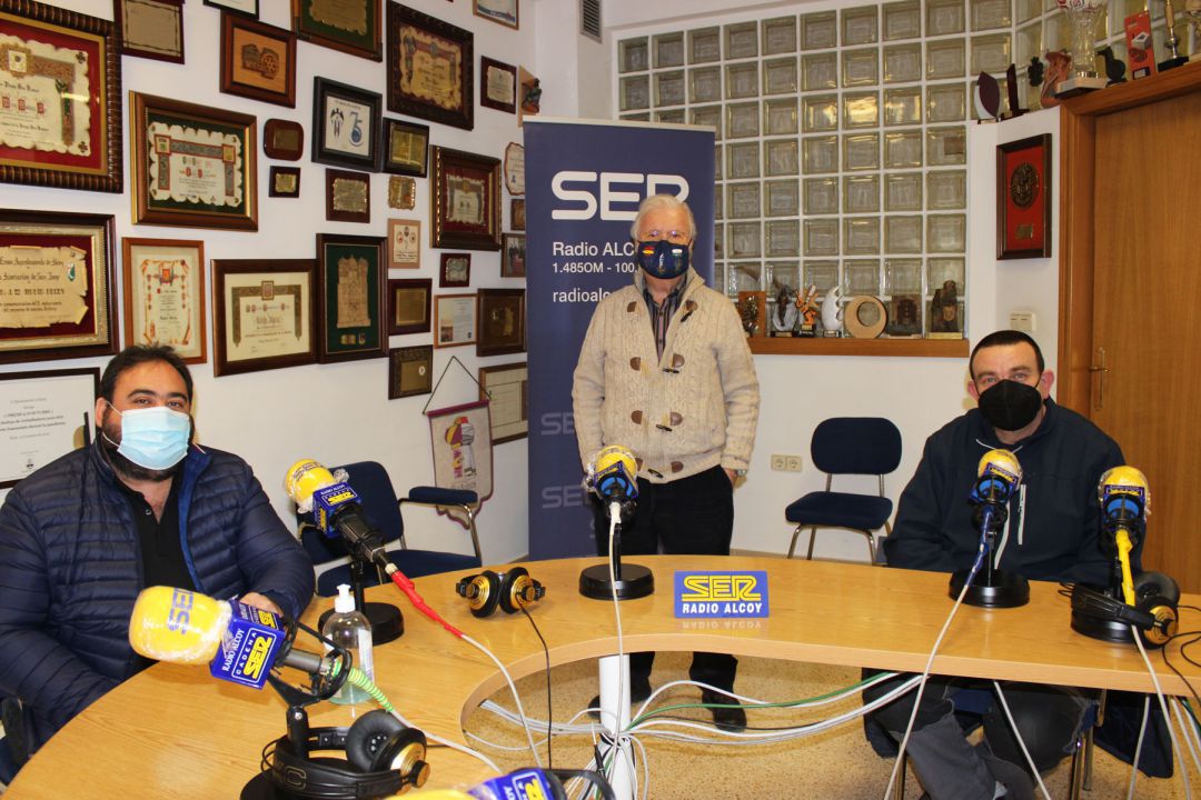 José Antonio Llinares y Luis Castelló junto a Paco Aznar en Radio Alcoy José Antonio Llinares y Luis Castelló junto a Paco Aznar en Radio Alcoy
