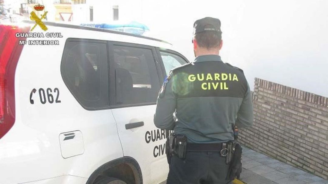 Un agente de Guardia Civil. Un agente de Guardia Civil.