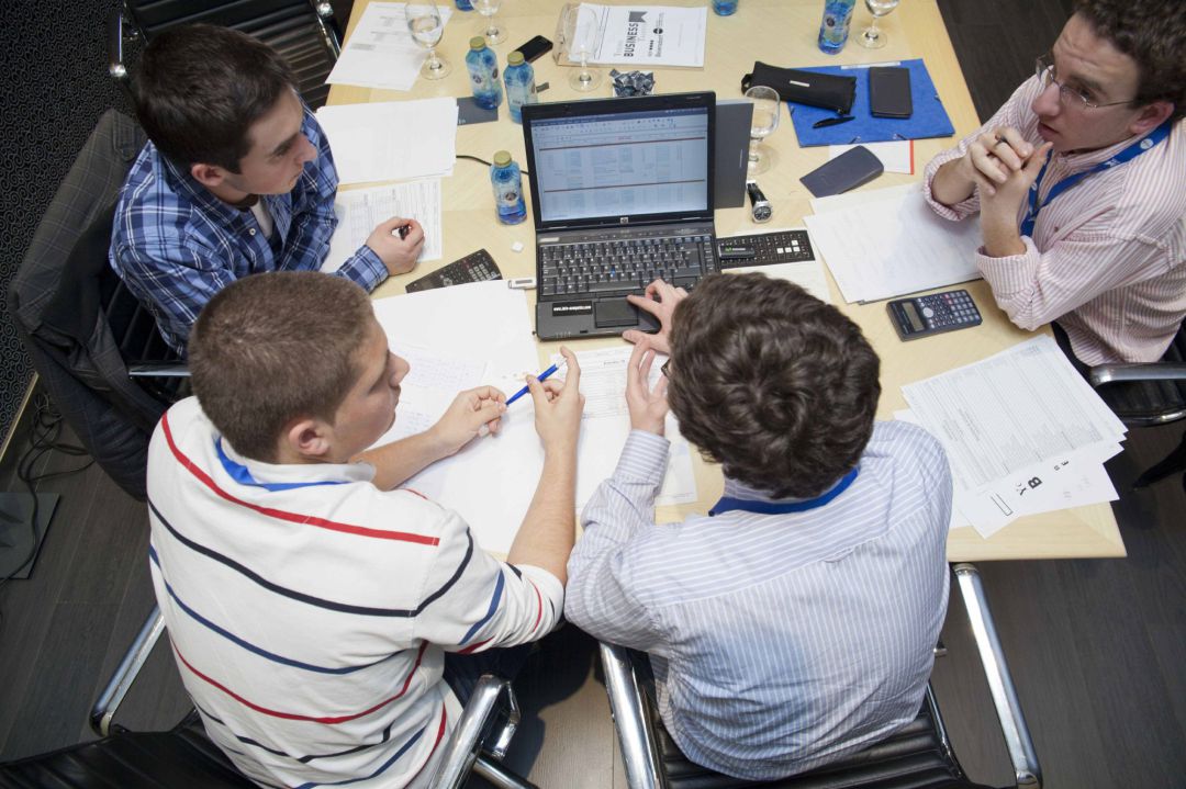 Los jóvenes asturianos se muestran pesimistas respecto a su futuro laboral Los jóvenes asturianos se muestran pesimistas respecto a su futuro laboral
