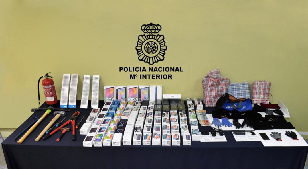 Esclarecen otros nueve hechos delictivos y dos robos de vehículos de una banda de aluniceros Esclarecen otros nueve hechos delictivos y dos robos de vehículos de una banda de aluniceros