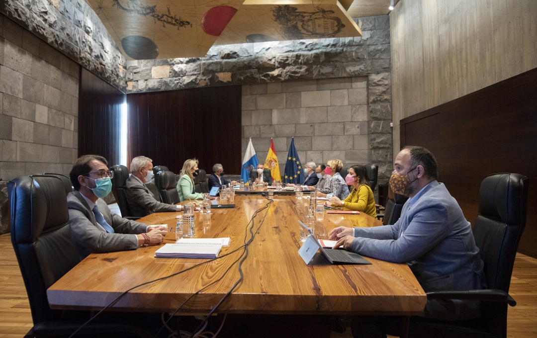Un momento de la celebración del Consejo de Gobierno de este jueves en la sede de Presidencia de Santa Cruz de Tenerife Un momento de la celebración del Consejo de Gobierno de este jueves en la sede de Presidencia de Santa Cruz de Tenerife