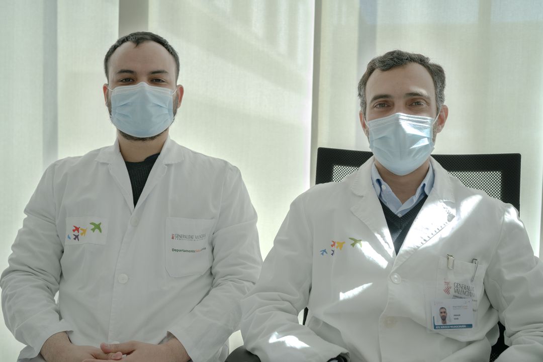 De izquierda a derecha, los doctores Carlos Cotúa y Anwar Saab. De izquierda a derecha, los doctores Carlos Cotúa y Anwar Saab.