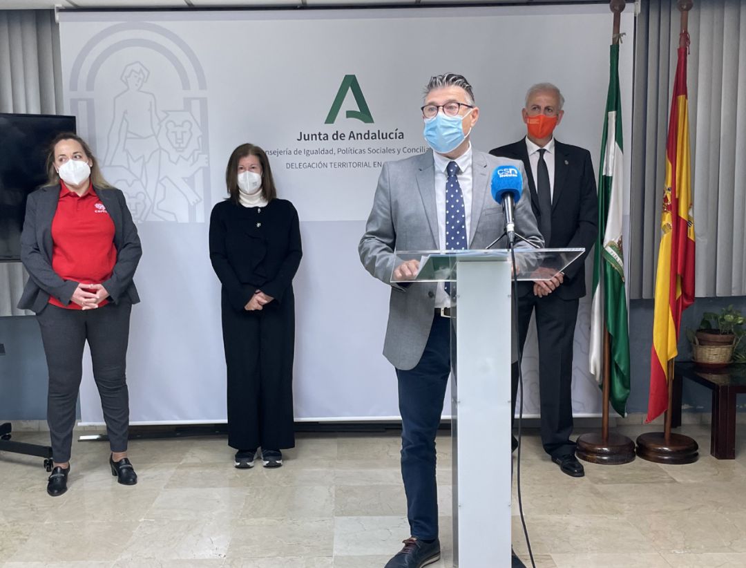 El director general de Servicios Sociales de la Junta, Francisco Vidal, informa de las ayudas de urgencia concedidas a Cáritas en la provincia de Granada El director general de Servicios Sociales de la Junta, Francisco Vidal, informa de las ayudas de urgencia concedidas a Cáritas en la provincia de Granada