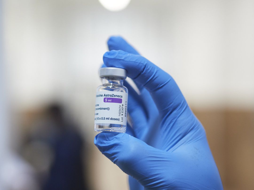 Vial de la vacuna de AstraZeneca Vial de la vacuna de AstraZeneca