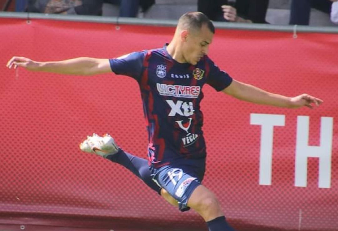 Cristian Perales en un partido del Yeclano Cristian Perales en un partido del Yeclano