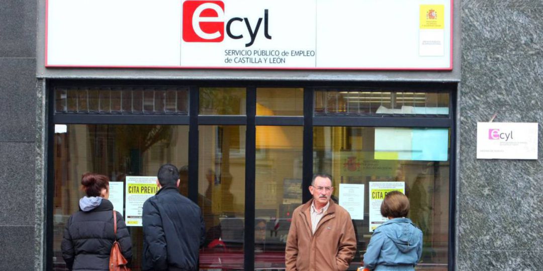Colas a las puertas del Ecyl Colas a las puertas del Ecyl
