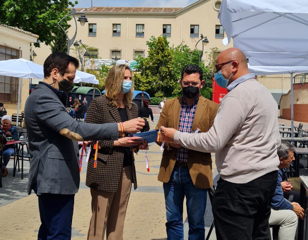 Paloma Martín (c), junto al portavoz del PP en Getafe, Carlos González Pereira, y el concejal A.J. Mesa. Paloma Martín (c), junto al portavoz del PP en Getafe, Carlos González Pereira, y el concejal A.J. Mesa.