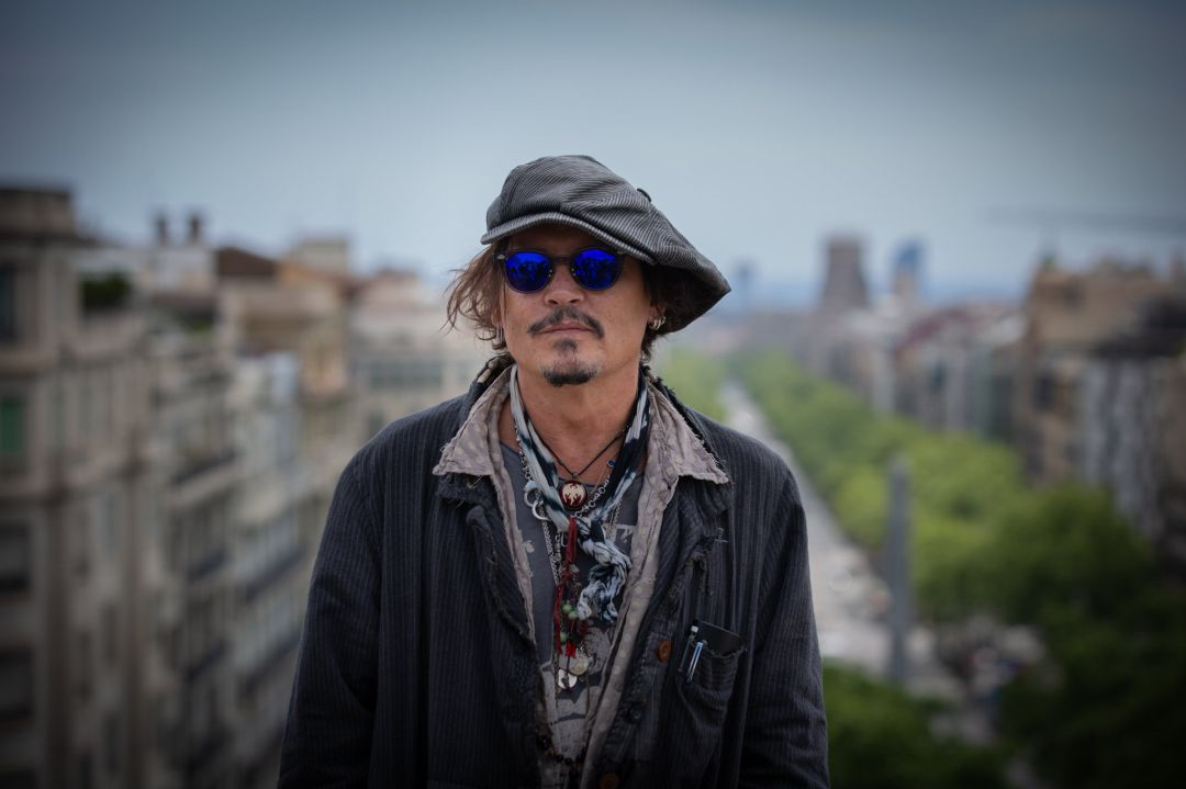 El actor Johnny Depp, y el director Andrew Levitas posa después de la rueda de prensa de presentación de la película ‘El fotógrafo de Minamata' en la quinta edición del BCN Film Fest, a 16 de abril de 2021, en Barcelona, Catalunya (España). En la cinta, Depp da vida a un fotoperiodista que es enviado a la ciudad costera japonesa de Minamata tras haber sido devastada por el envenenamiento por mercurio El actor Johnny Depp, y el director Andrew Levitas posa después de la rueda de prensa de presentación de la película ‘El fotógrafo de Minamata' en la quinta edición del BCN Film Fest, a 16 de abril de 2021, en Barcelona, Catalunya (España). En la cinta, Depp da vida a un fotoperiodista que es enviado a la ciudad costera japonesa de Minamata tras haber sido devastada por el envenenamiento por mercurio