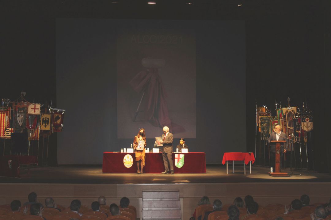 El Teatro Calderón d'Alcoi acogió este jueves por la tarde la presentación de la revista de la Fiesta y de eWalí. El Teatro Calderón d'Alcoi acogió este jueves por la tarde la presentación de la revista de la Fiesta y de eWalí.
