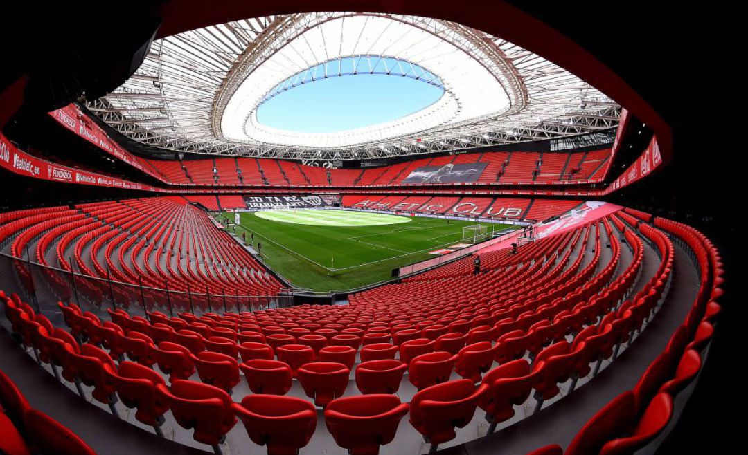 La concejala de Seguridad de Bilbao, y alcaldesa en funciones, Amaia Arregi ha asegurado que el ayuntamiento "no tiene constancia de que la UEFA haya decidido descartar definitivamente a Bilbao" como sede de la Eurocopa. Por lo que a ellos respecta, ha añadido, "San Mamés sigue siendo la sede en España" y en este momento "las instituciones siguen trabajando para acoger el evento en la ciudad". La concejala de Seguridad de Bilbao, y alcaldesa en funciones, Amaia Arregi ha asegurado que el ayuntamiento "no tiene constancia de que la UEFA haya decidido descartar definitivamente a Bilbao" como sede de la Eurocopa. Por lo que a ellos respecta, ha añadido, "San Mamés sigue siendo la sede en España" y en este momento "las instituciones siguen trabajando para acoger el evento en la ciudad".