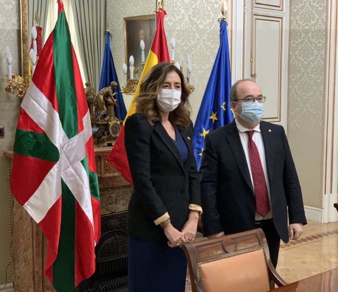 La consejera Olatz Garamendi y el ministro Miquel Iceta. La consejera Olatz Garamendi y el ministro Miquel Iceta.