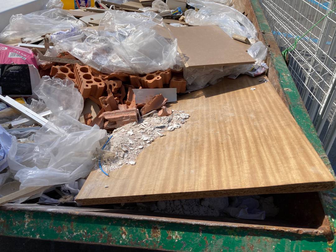 Imagen de un contenedor de obra Imagen de un contenedor de obra