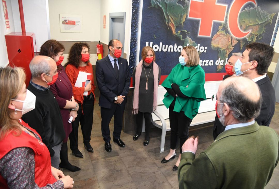 Visita de la Consejera de Familia e Igualdad de Oportunidades, Isabel Blanco, y su homólogo en Presidencia, Ángel Ibáñez, a la sede de Cruz Roja Visita de la Consejera de Familia e Igualdad de Oportunidades, Isabel Blanco, y su homólogo en Presidencia, Ángel Ibáñez, a la sede de Cruz Roja