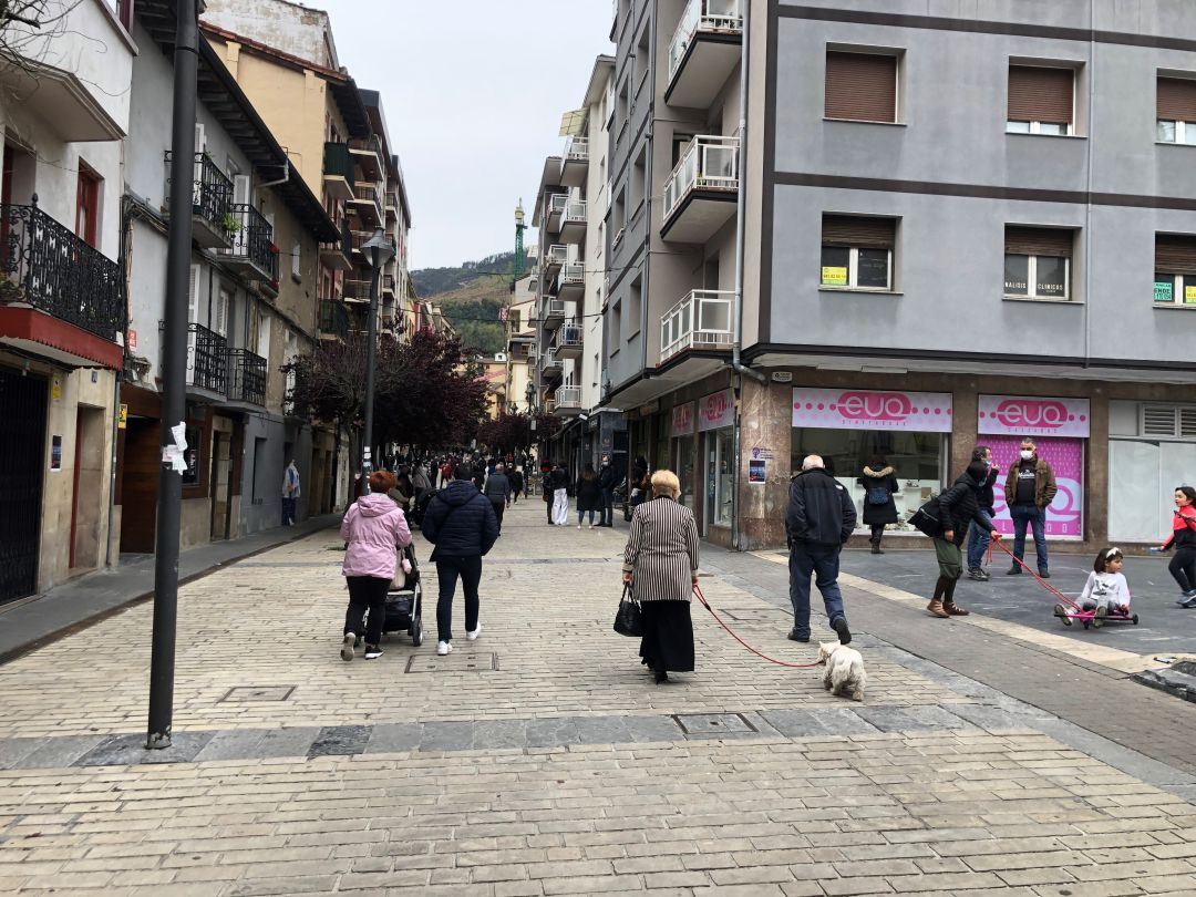 Imagen de la calle Zubiaurre, en el centro de Ermua Imagen de la calle Zubiaurre, en el centro de Ermua
