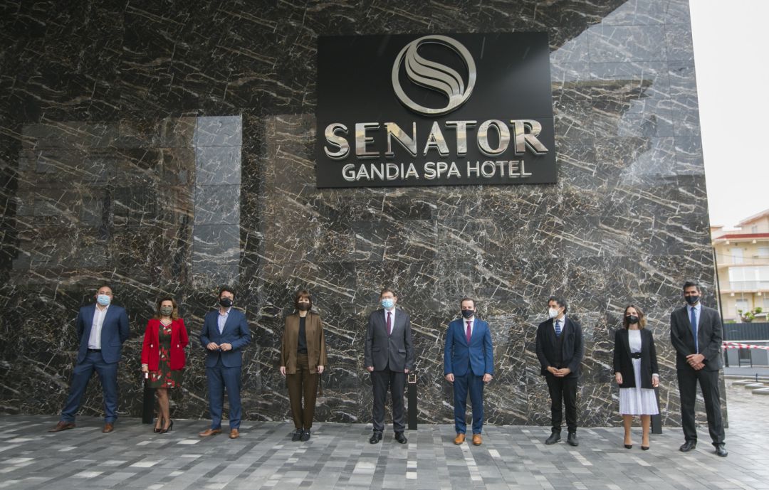 El president de la Generalitat, Ximo Puig, en el nuevo hotel Senator de la playa de Gandia El president de la Generalitat, Ximo Puig, en el nuevo hotel Senator de la playa de Gandia