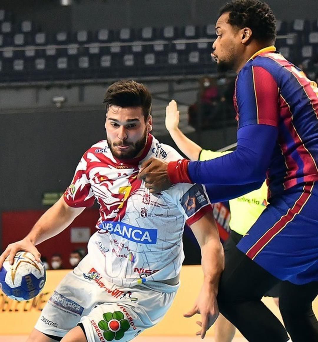 El futuro de Natan Suárez en el Ademar está en el aire El futuro de Natan Suárez en el Ademar está en el aire
