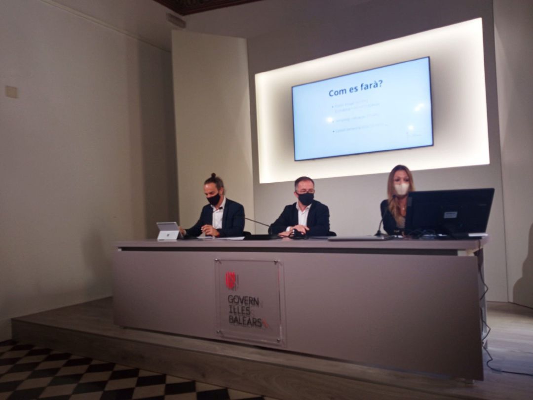 El director general de Vivienda, Eduard Robsy, el conseller de Movilidad y Vivienda, Josep Marí, y la gerente del Ibavi, Cristina Ballester. El director general de Vivienda, Eduard Robsy, el conseller de Movilidad y Vivienda, Josep Marí, y la gerente del Ibavi, Cristina Ballester.