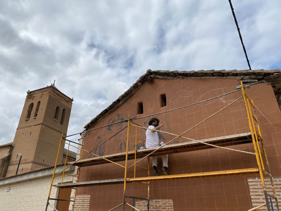 El artista Carlos Adeva compartirá la realización de un mural en La Seca con vecinos y visitantes El artista Carlos Adeva compartirá la realización de un mural en La Seca con vecinos y visitantes