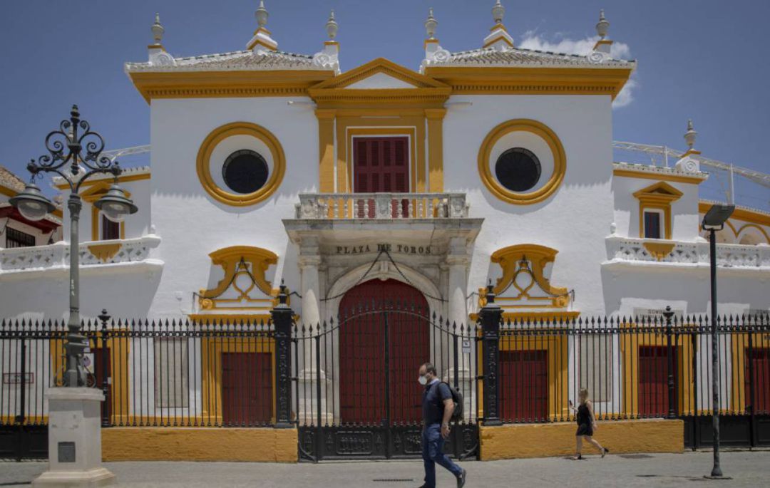 La Real Maestranza de Sevilla se vuelve a quedar sin toros. La Real Maestranza de Sevilla se vuelve a quedar sin toros.