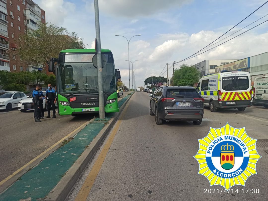 Autobús que impactó contra una farola Autobús que impactó contra una farola