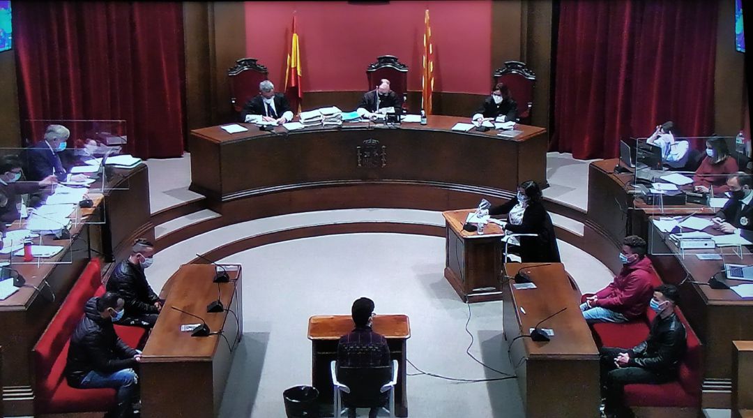 Una imagen del juicio a 'la manada de Sabadell' por una violación múltiple en 2019 Una imagen del juicio a 'la manada de Sabadell' por una violación múltiple en 2019