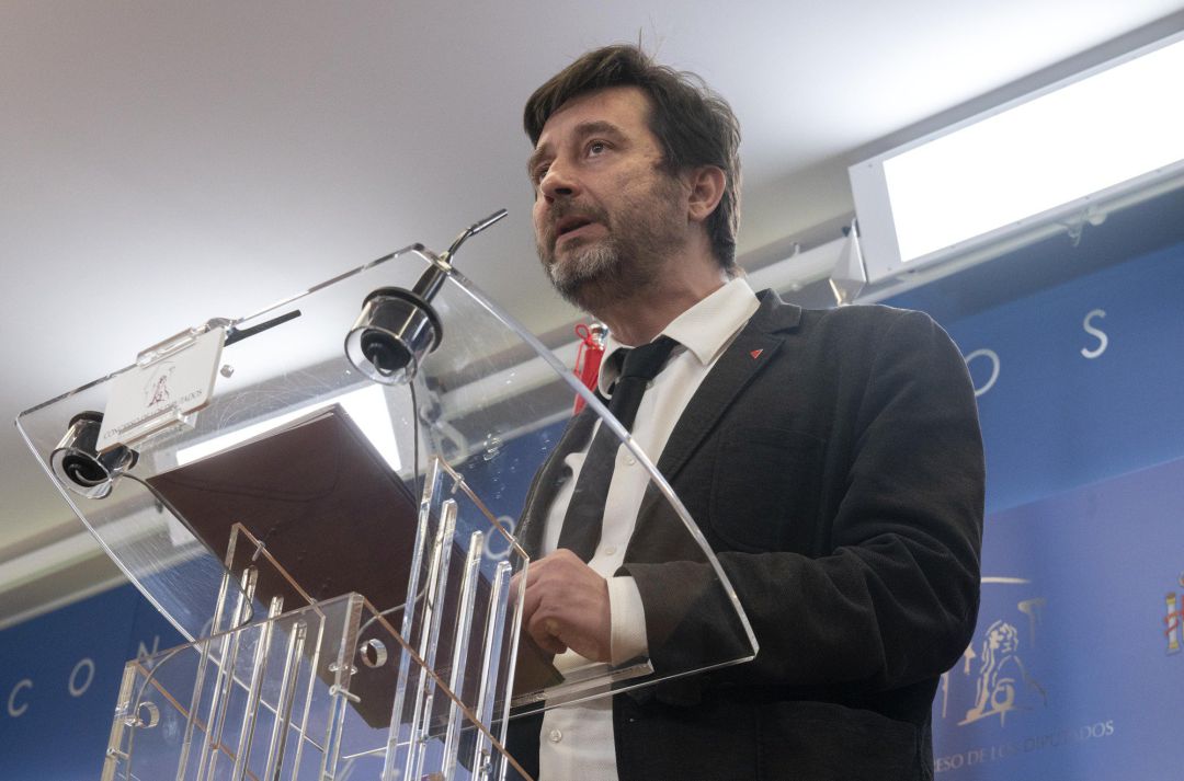 El portavoz de Podemos, Rafa Mayoral, interviene en una rueda de prensa posterior a una Junta de Portavoces en el Congreso de los Diputados El portavoz de Podemos, Rafa Mayoral, interviene en una rueda de prensa posterior a una Junta de Portavoces en el Congreso de los Diputados