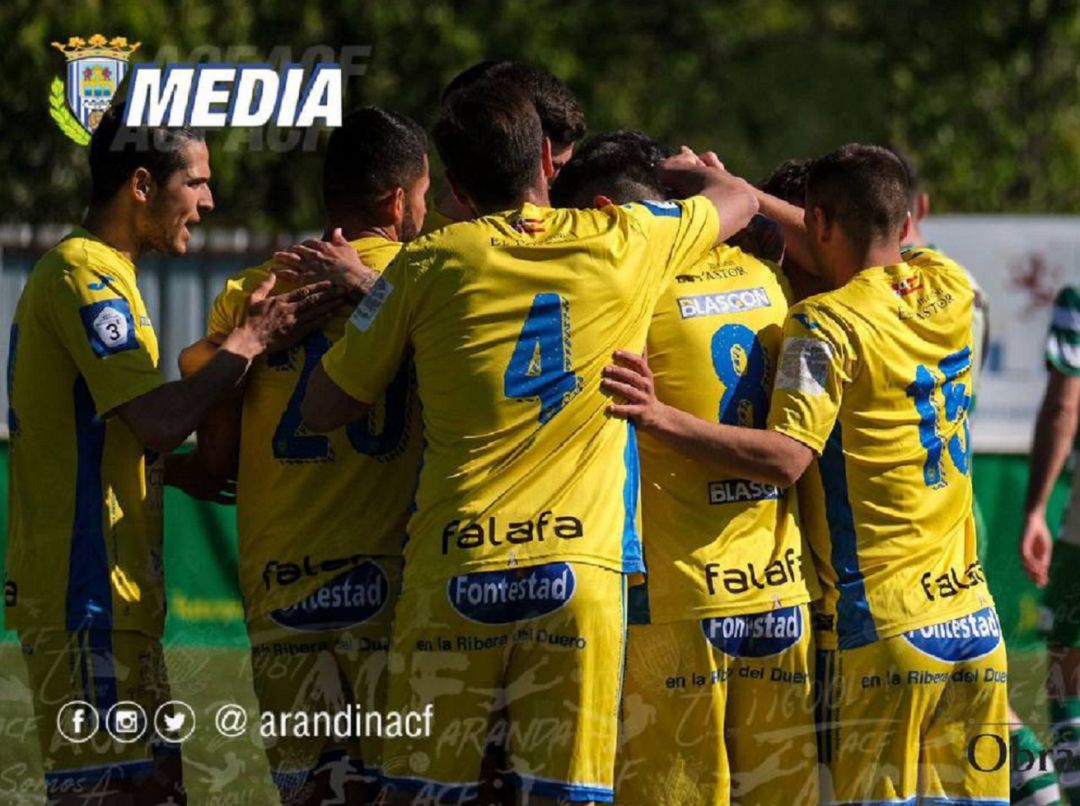 Los jugadores ribereños celebran uno de los tantos Los jugadores ribereños celebran uno de los tantos
