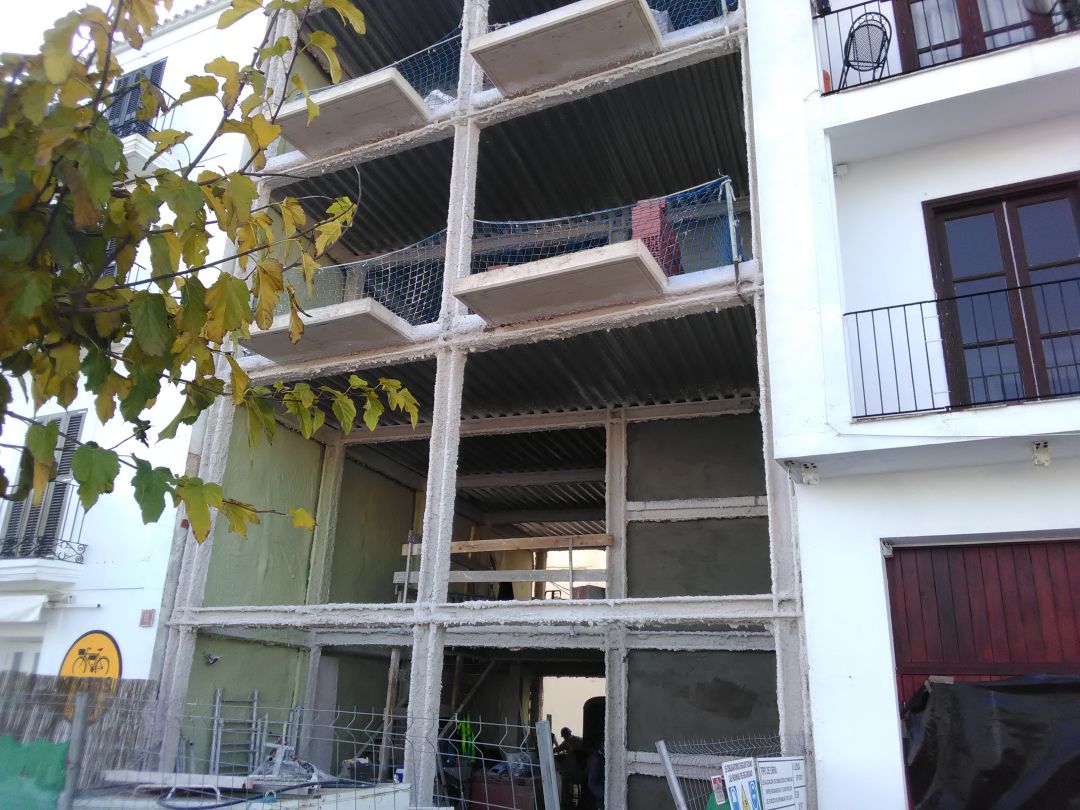 Imagen de archivo de un edificio en construcción en Ibiza Imagen de archivo de un edificio en construcción en Ibiza