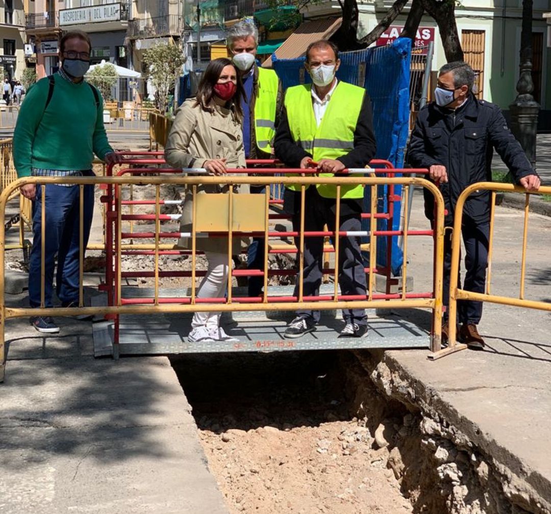 La concejala de Ciclo Integral del Agua, Elisa Valía, en una visita a las obras esta semana. La concejala de Ciclo Integral del Agua, Elisa Valía, en una visita a las obras esta semana.
