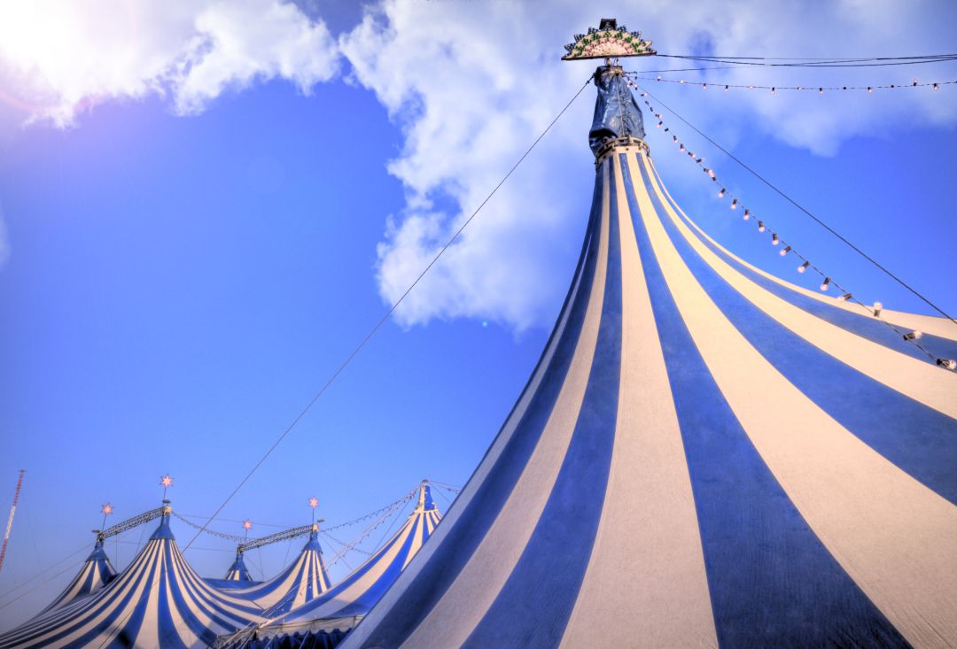 Las carpas de un circo Las carpas de un circo