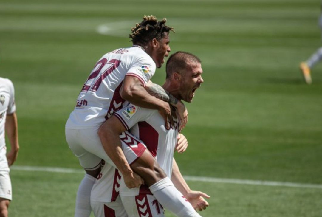 Ortuño celebra el gol que le ha dado la victoria al Albacete Ortuño celebra el gol que le ha dado la victoria al Albacete