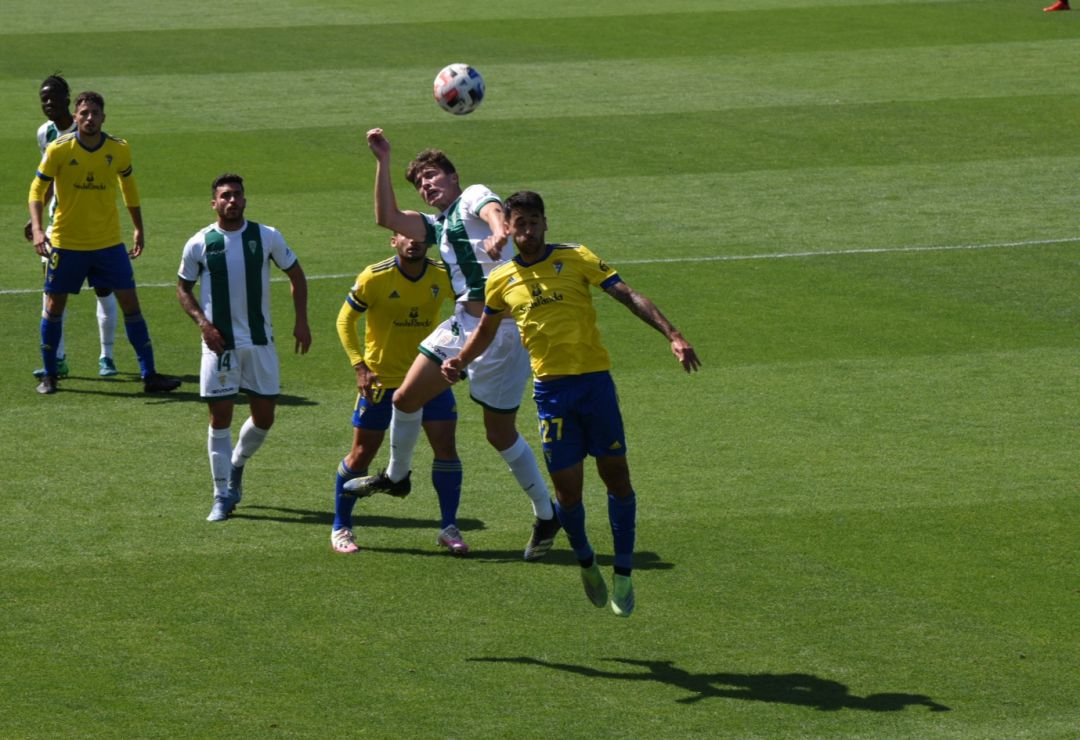 Lance del partido Cádiz - Córdoba. Lance del partido Cádiz - Córdoba.