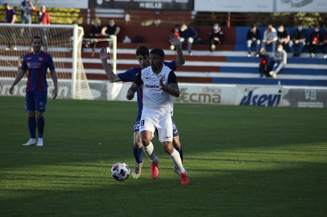 Iván Forte se va de un rival Iván Forte se va de un rival