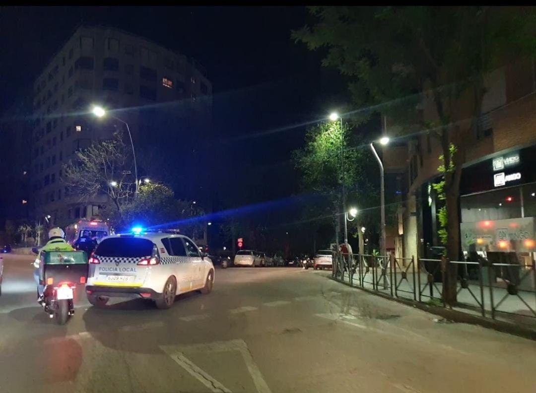 La policia local y equipos sanitarios acudían al lugar del accidente La policia local y equipos sanitarios acudían al lugar del accidente
