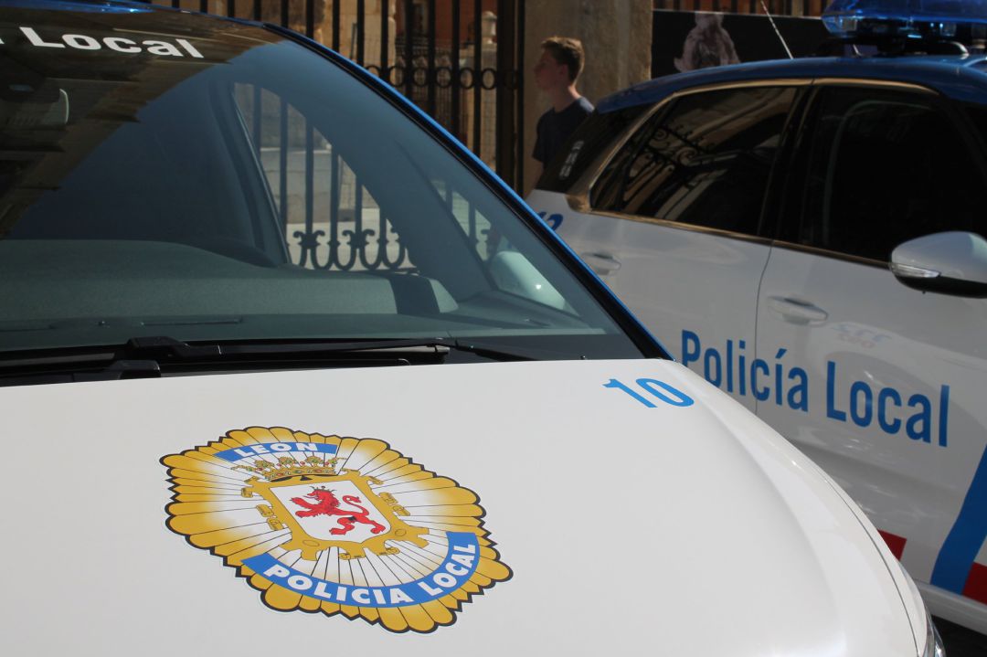 Archivo - Vehículo de la Policía Local de León Archivo - Vehículo de la Policía Local de León