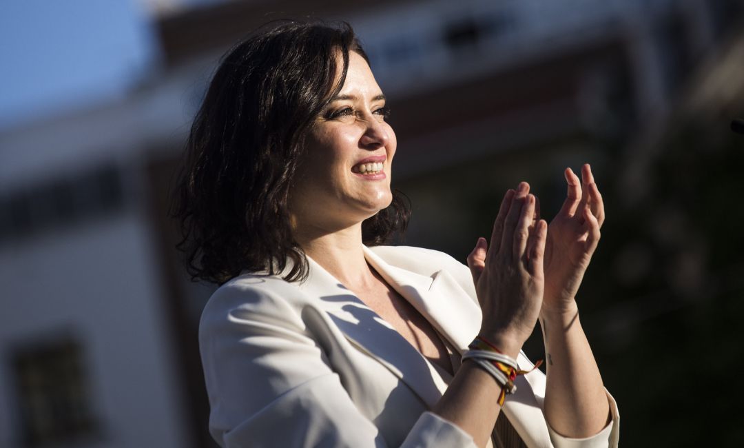 La candidata a la reelección en las elecciones madrileñas, Isabel Díaz Ayuso, durante el acto de pegada de carteles del partido de cara a las elecciones madrileñas. La candidata a la reelección en las elecciones madrileñas, Isabel Díaz Ayuso, durante el acto de pegada de carteles del partido de cara a las elecciones madrileñas.