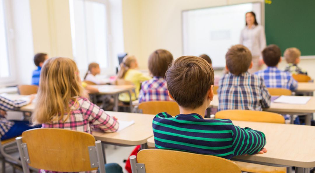 Esta decisión se toma después del bajo nivel de contagios producidos en las aulas Esta decisión se toma después del bajo nivel de contagios producidos en las aulas