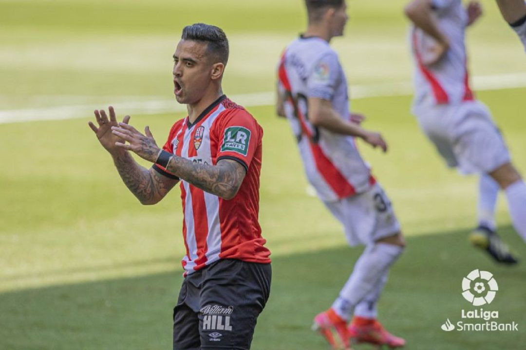 Nano Mesa lamenta una ocasión fallada ante el Rayo. Nano Mesa lamenta una ocasión fallada ante el Rayo.