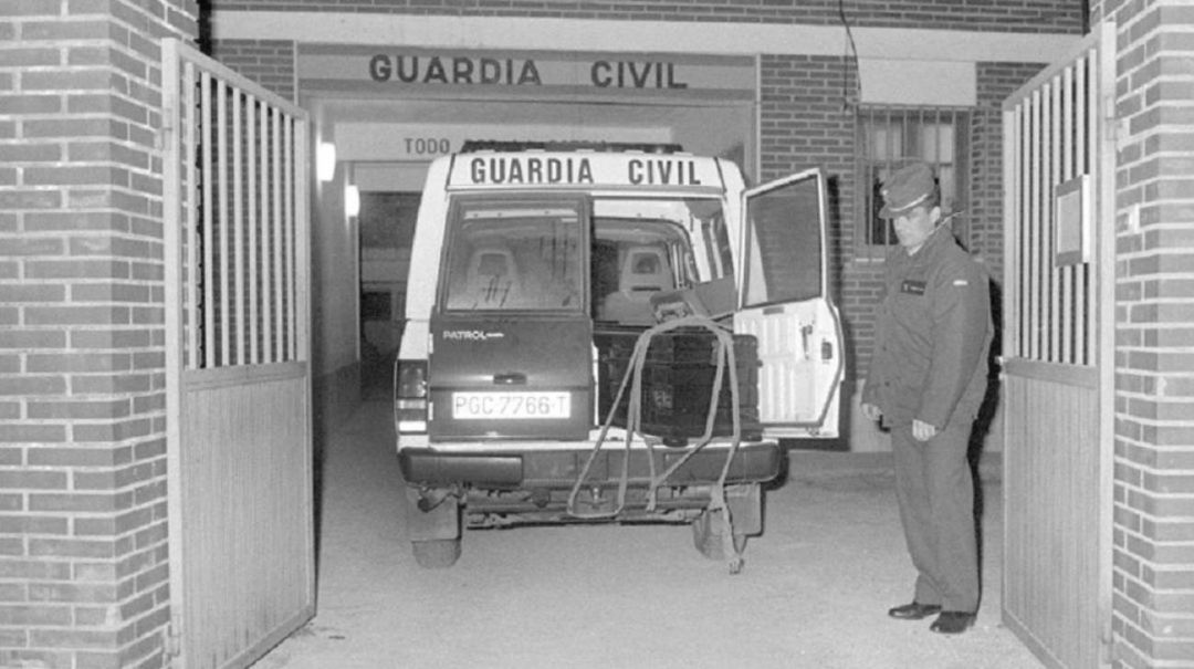Imagen de archivo de los agentes de la Guardia Civil durante la investigación del crimen de Alcàsser. Imagen de archivo de los agentes de la Guardia Civil durante la investigación del crimen de Alcàsser.