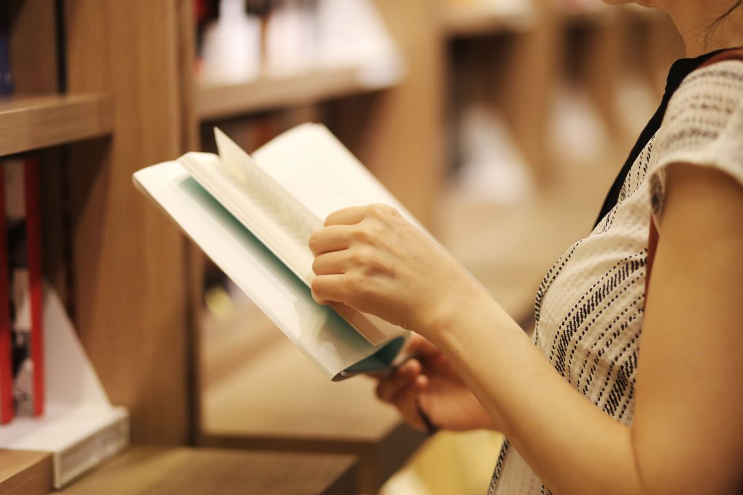 Con este proyecto, los ciudadanos podrán ir a su librería de cabecera y encargar un libro para regalar a otra persona Con este proyecto, los ciudadanos podrán ir a su librería de cabecera y encargar un libro para regalar a otra persona