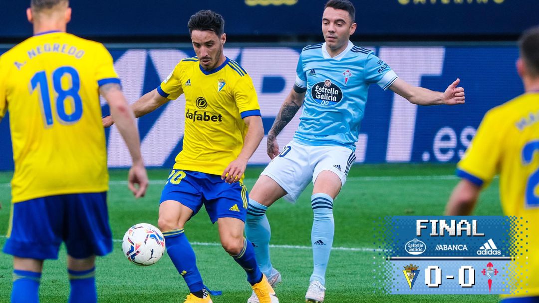 Aspas lucha por un balón Aspas lucha por un balón