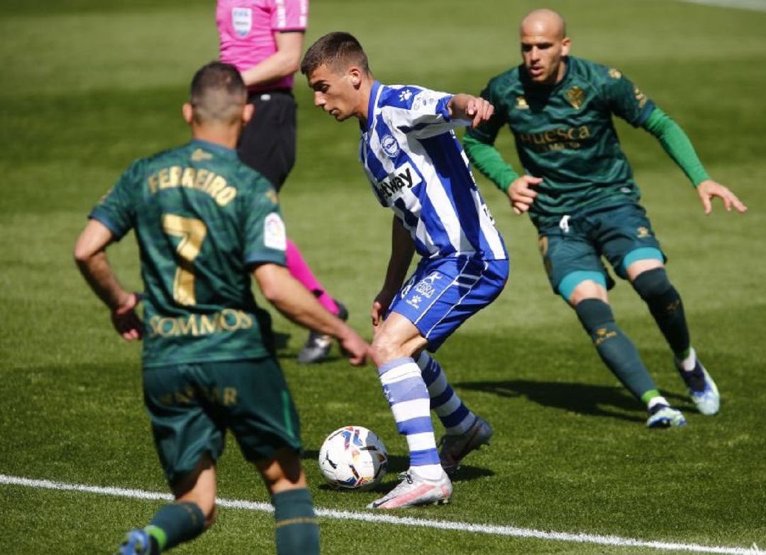 Pere Pons en un lance del partido. Pere Pons en un lance del partido.