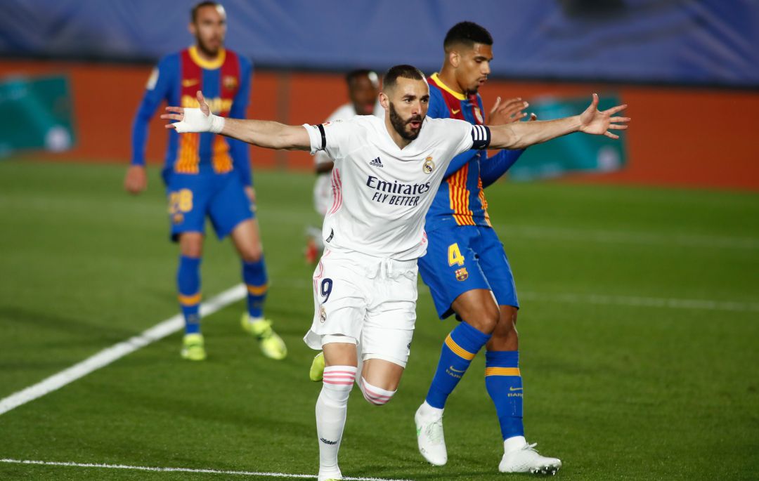 Benzema celebra un gol en su partido contra el FC Barcelona. Benzema celebra un gol en su partido contra el FC Barcelona.